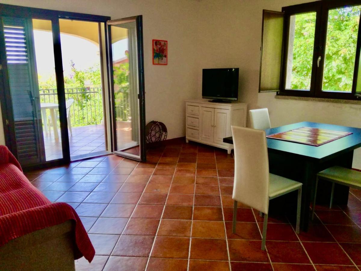 Villa Borgo Bellavista Badesi Exterior foto